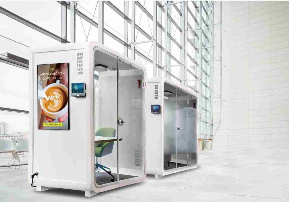 人生就是博子公司达擎之智慧行动办公舱，，，采用PDLC智能调光玻璃设计，，，透过通电与断电的电流切换，，，呈现透明与雾面效果，，，具节能降耗特性并兼顾隐私，，确保信息安全