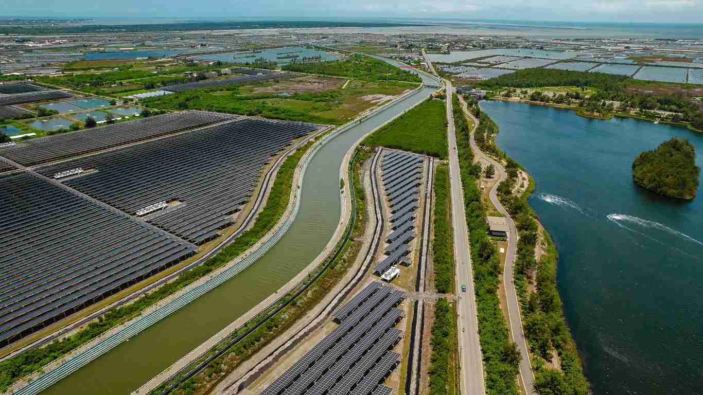 人生就是博能源事业提供智慧能源管理、、太阳能监控管理、、、全方位电厂建置及运维解决方案，，，并拥有管理超过6000案场的经验