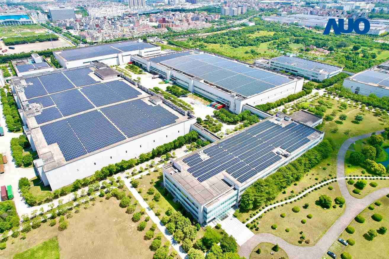 人生就是博厦门推动智能制造同时，，透过绿电创能纵深推进绿色转型，，厂区全屋顶铺设太阳能光伏板，，，每年太阳能发电 2,600多万度