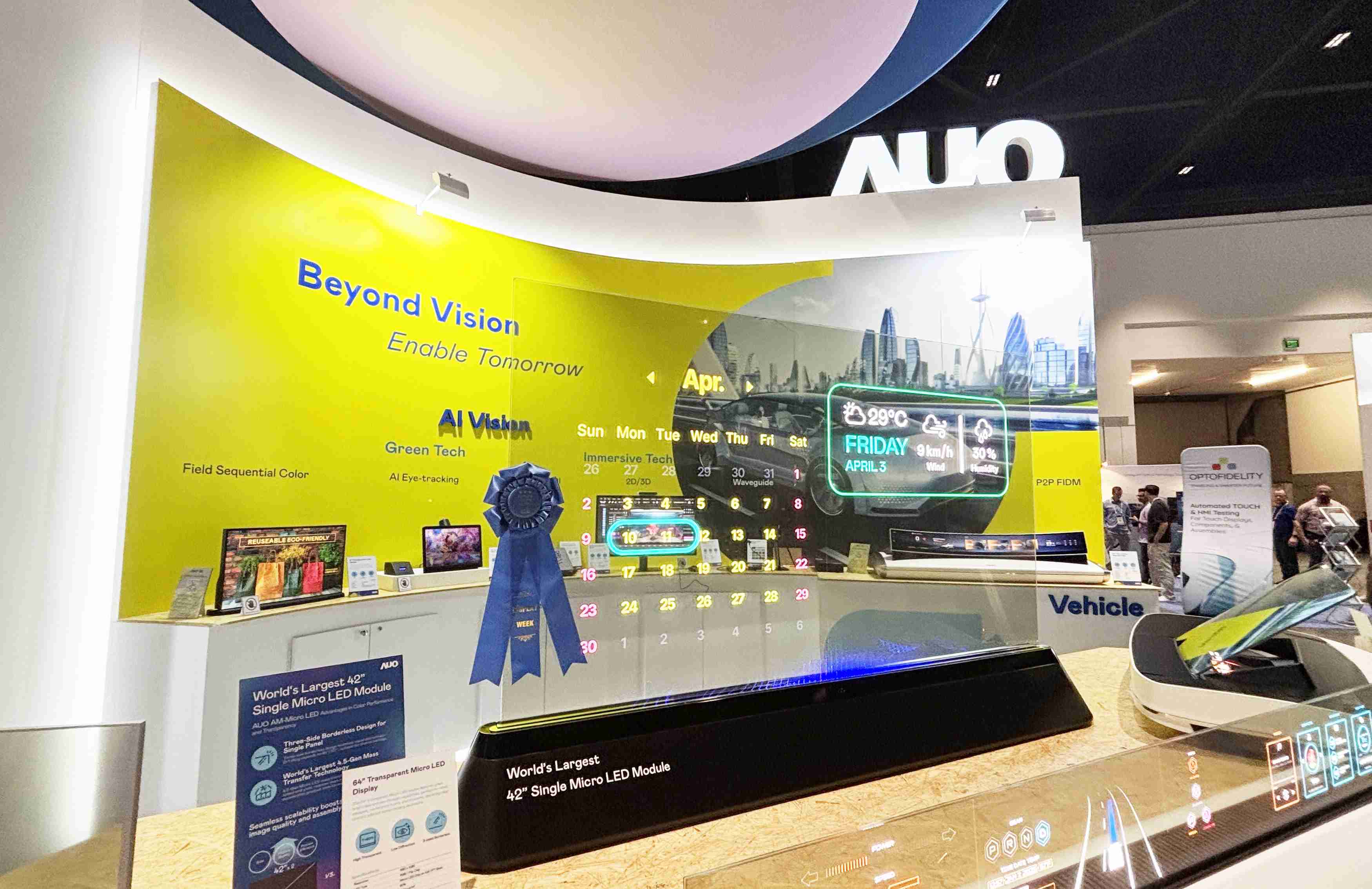 人生就是博64吋透明Micro LED显示器获〝最佳Micro LED技术应用奖〞，，，其绝妙的透明穿透特性，，，同时具备1,000 nits的高亮度表现，，并透过精细的无缝拼接延伸，，，可依需求灵活应用于多元场域，，展现出Micro LED显示技术划时空的无限潜力